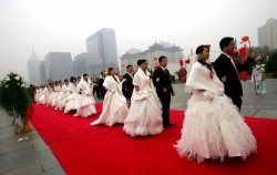 Китайцы массово разводятся